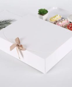 Λευκο Κουτί δώρου με κορδέλα